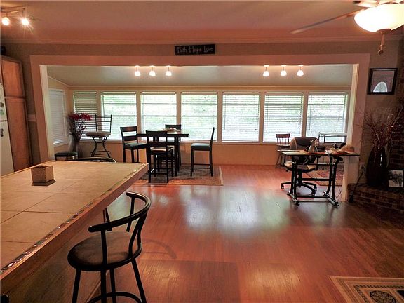 3rd image of 65 Spanish Oak Ln