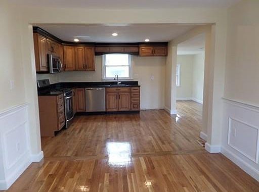 4th image of 28 Randolph St