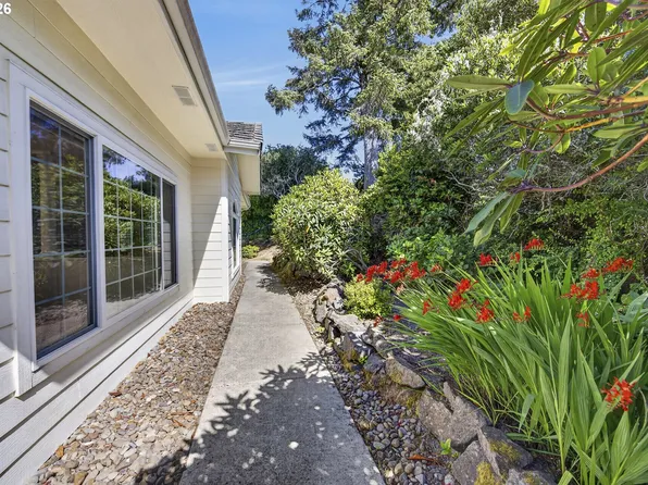 131 Shoreline Dr