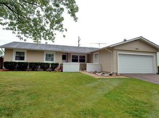 241 Trowbridge Rd, Elk Grove Village, IL 60007