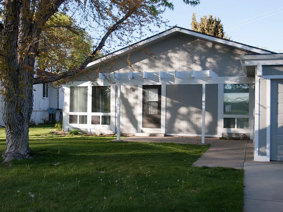 2820 Parklake Dr