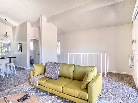 4th image of 2320 Westcliffe Ln APT 2