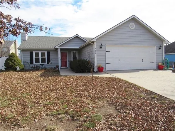 2708 Lankford Dr, Lawrence, KS 66046