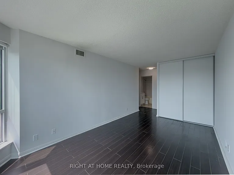 8 Lee Centre Dr #1008 — Photo 16