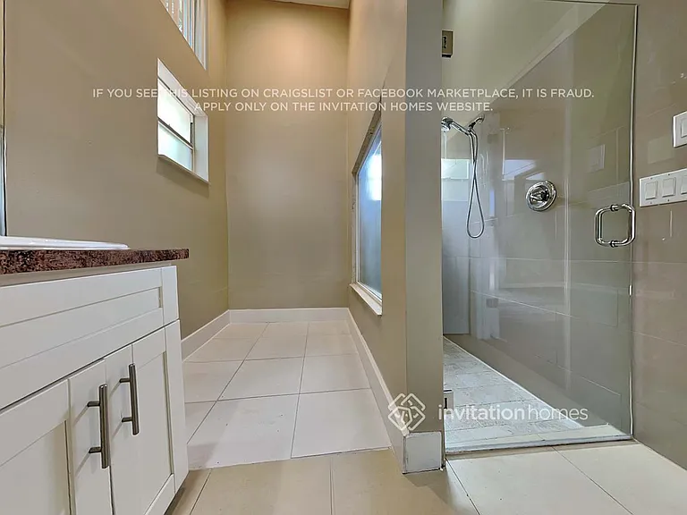 4433 NW 67th Ave — Photo 11