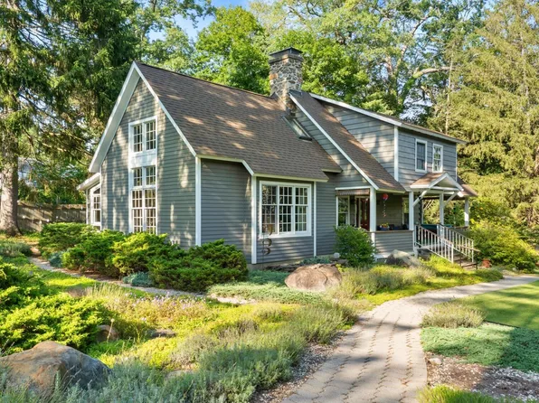 11 Oak St, Great Barrington, MA 01230