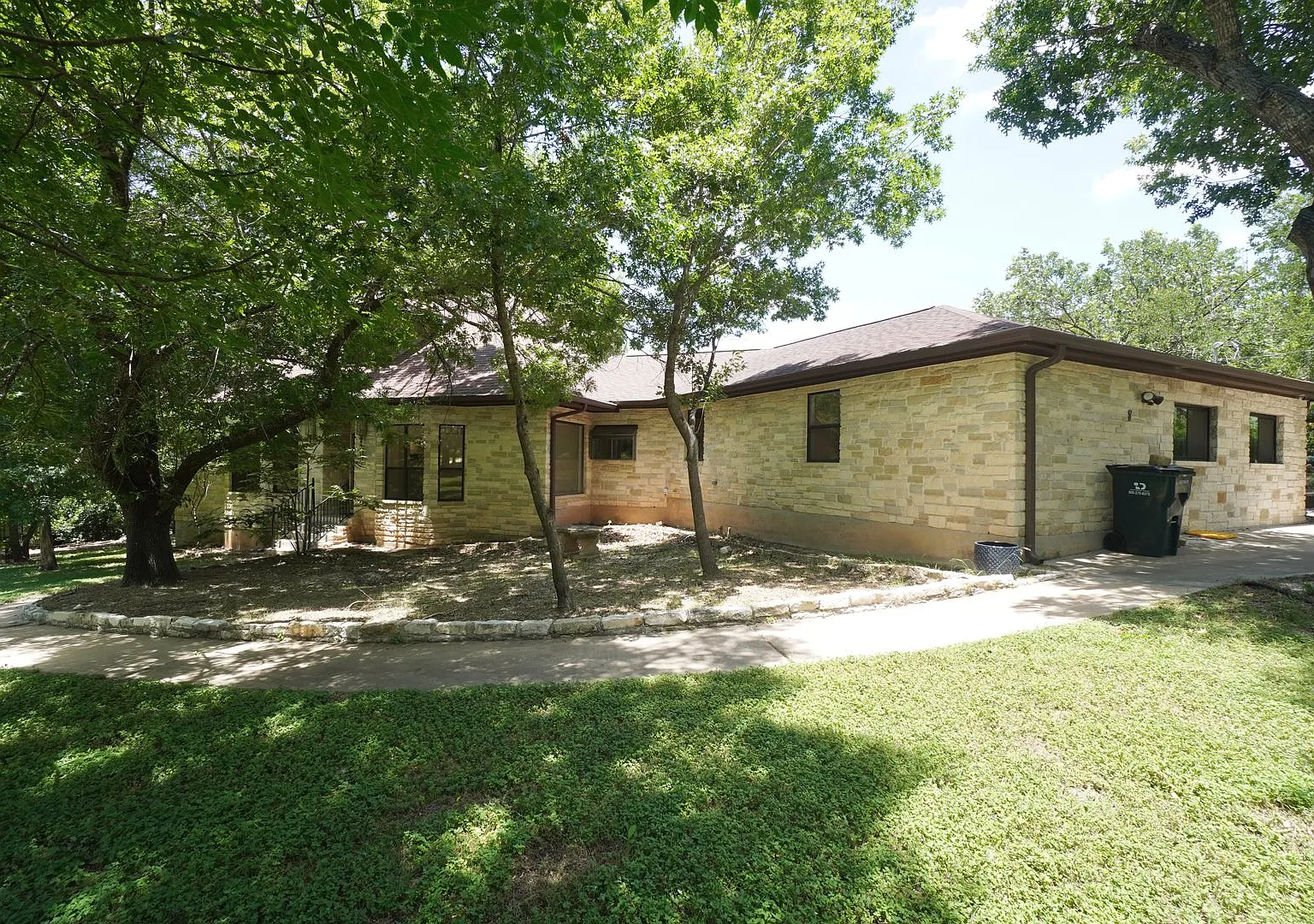7BR/3BA Round Rock Retreat | Private Pool & Expansive Outdoor Living — Photo 2