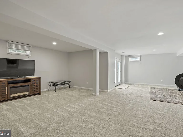 6032 Gholson Bridge Ct — Photo 41