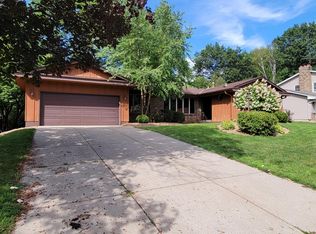 7080 Courtly Rd, Woodbury, MN 55125
