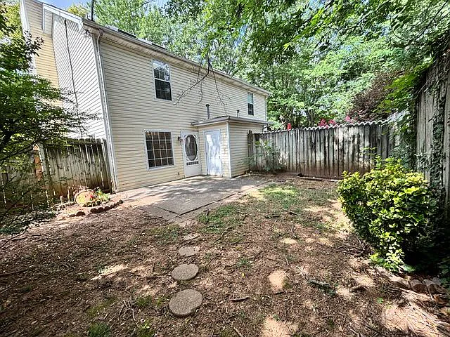 211 Hillside Ct — Photo 31