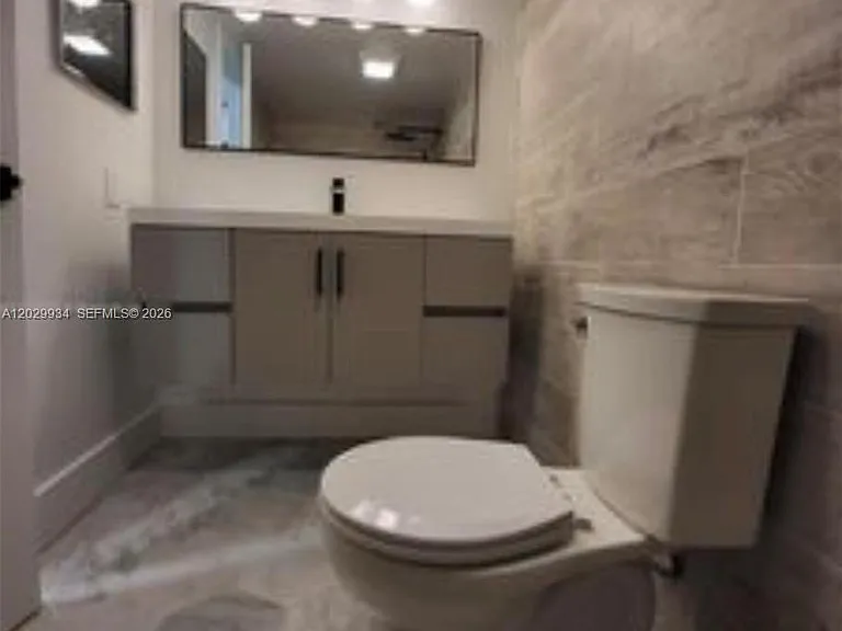 733 SE 1st Way #109 — Photo 10