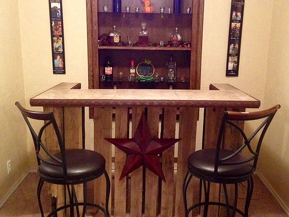 Bar/Dining area
