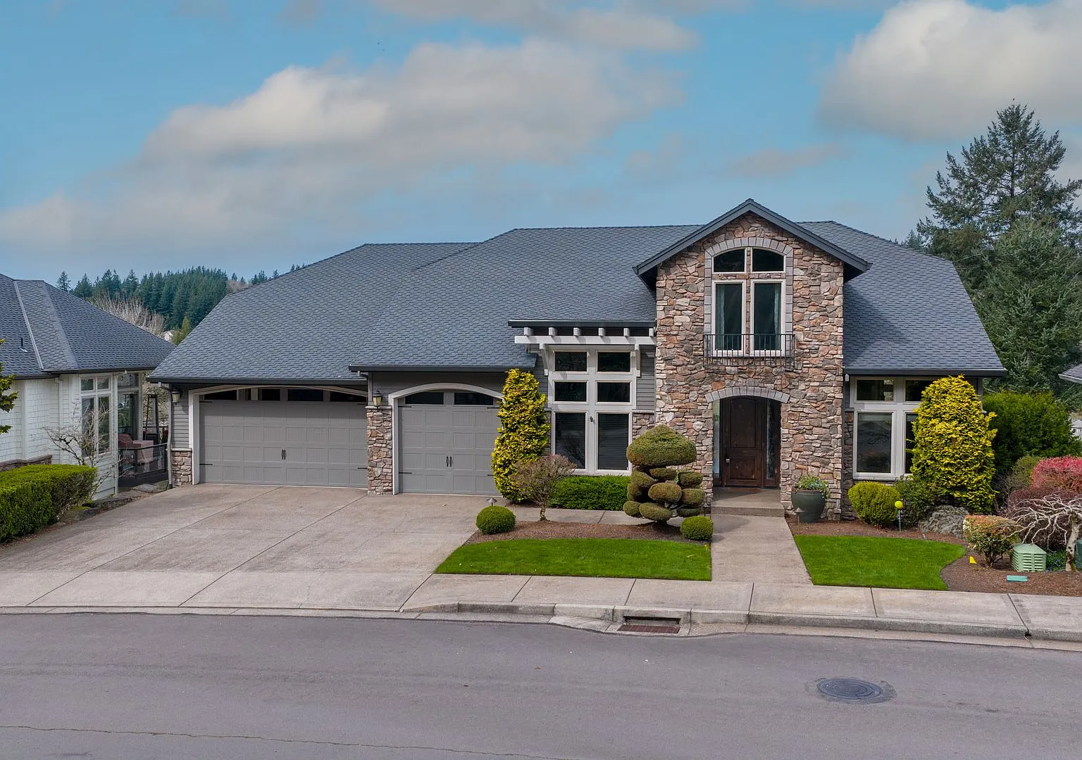 Luxury Gresham Home with Scenic Views, 3-Car Garage & Covered Deck — Photo 1