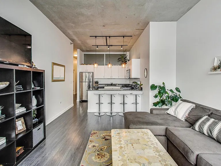 235 W Van Buren St #4311 — Photo 26