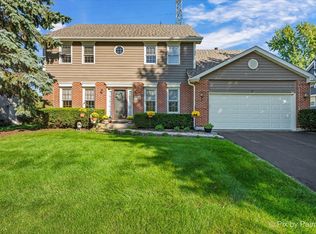765 Crest Dr, Cary, IL 60013