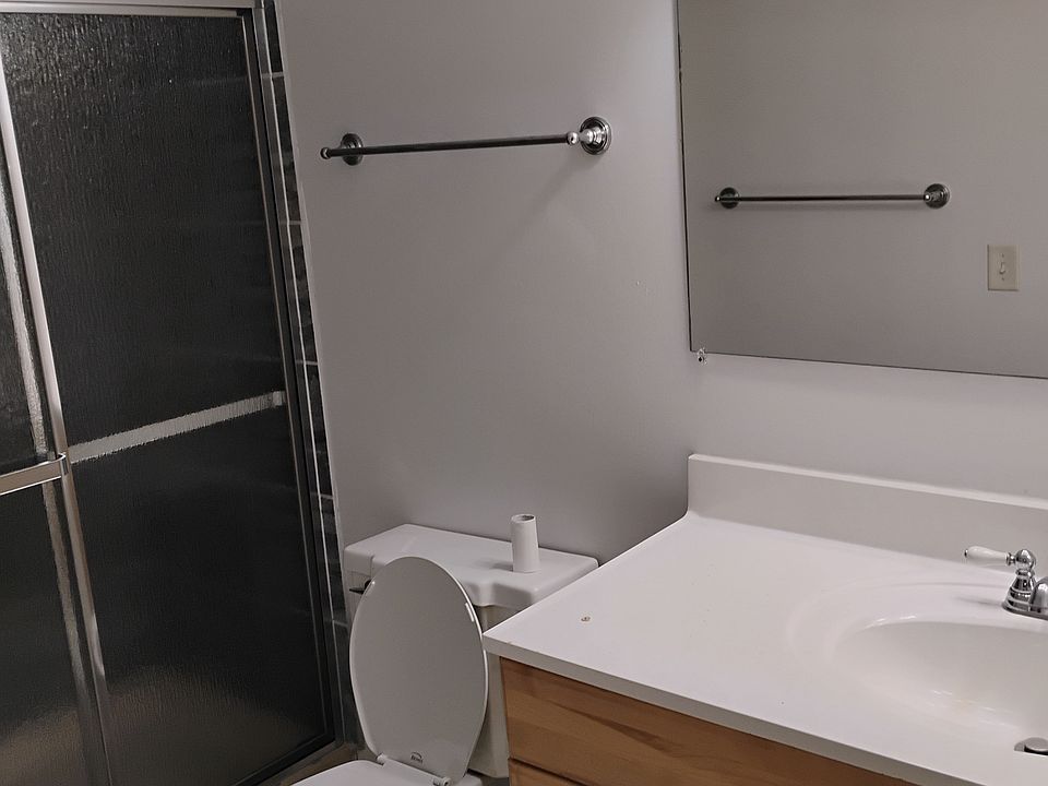 2nd image of 2511 E Elm St