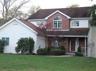 9 Mountain View Ct, East Stroudsburg, PA 18301