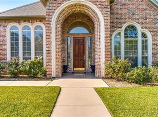 913 Shady Creek Dr, Kennedale, TX 76060