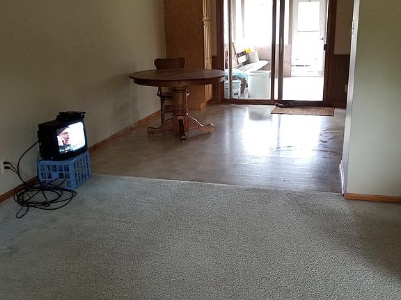 Main level dine in kitchen 