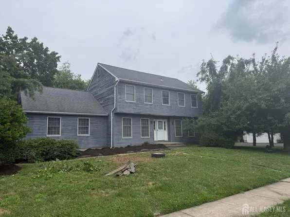 1 Dutchess Ln, Dayton, NJ 08810