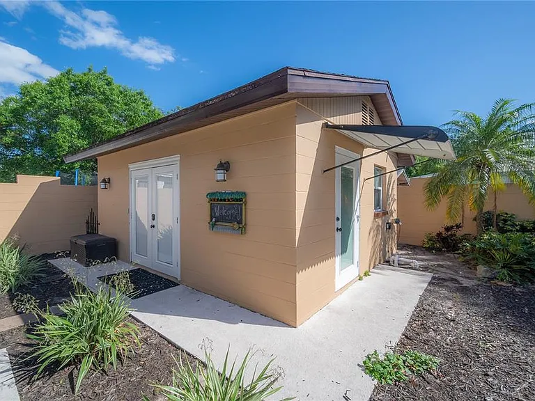 2916 W Collins St — Photo 43