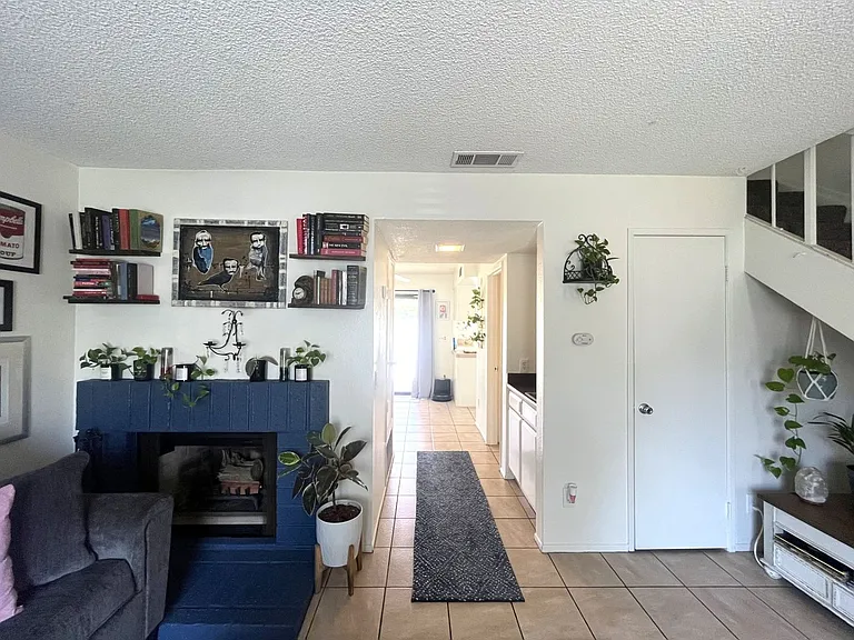 1013 W Linden St #32 — Photo 6