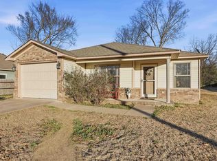 702 N Cedar St, Morrilton, AR 72110