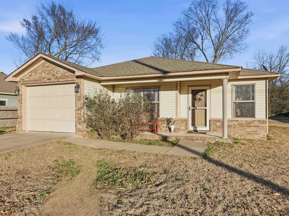 702 N Cedar St, Morrilton, AR 72110
