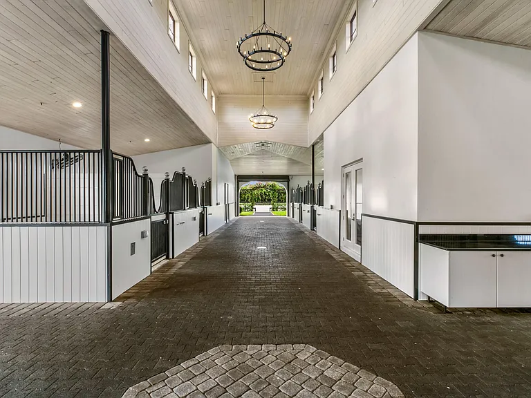 15726 Estancia Ln — Photo 9