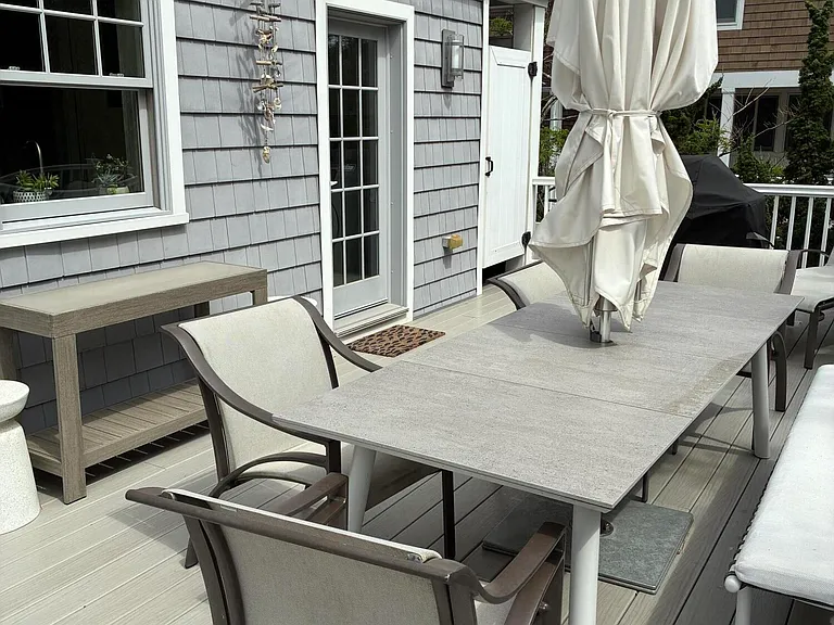 104 Stephens Pl — Photo 3