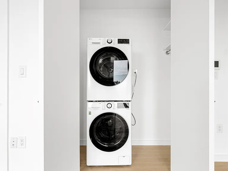 210 Greenpoint Ave #8M — Photo 5