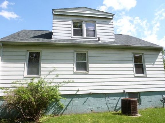 2nd image of 1104 Meadow Ave