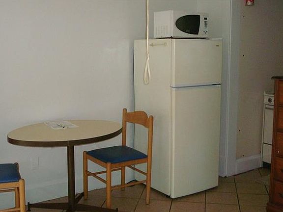 3rd image of 1105 Drew St APT 3
