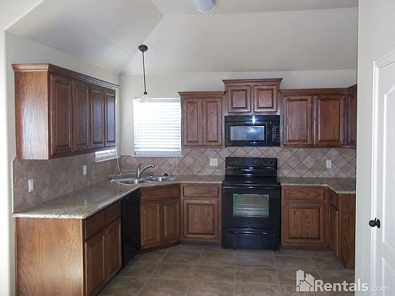 2nd image of 921 Paseo Del Plata