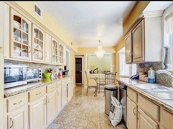 5th image of 37 Waterford Dr