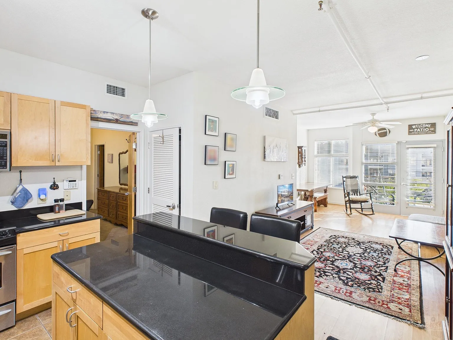 2 bed, 2.0 bath, 1122 sqft, $2,500 — Photo 2