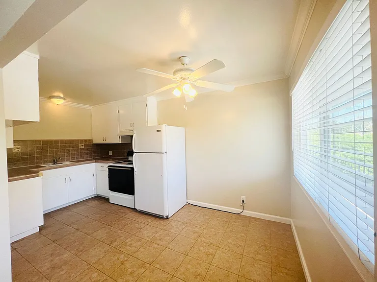 1290 Brookfield Ave — Photo 3