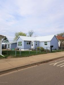 37 W Broadway St, Dickinson, ND, 58601