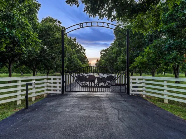 4309 Bowser Rd, Weston Lakes, TX 77441