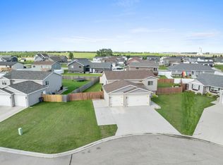 314 5th Ave SW, Surrey, ND 58785