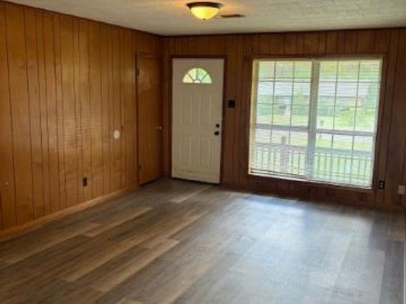 5th image of 32 Eden Ave