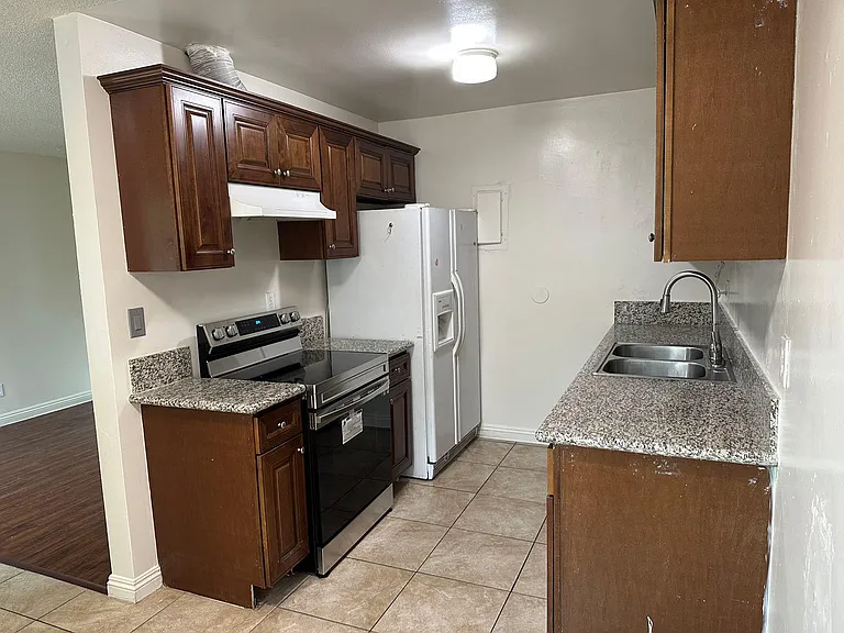 721 Ridgeway Ln #5 — Photo 5