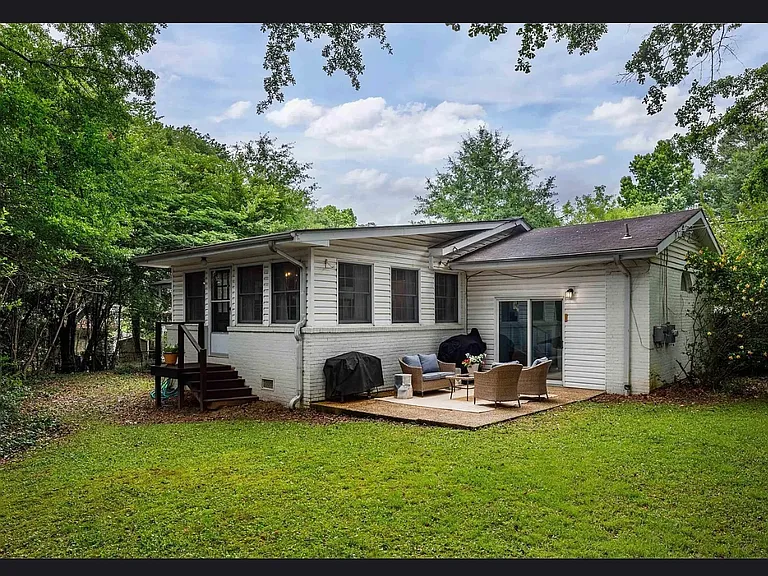 660 Bourbon Cir — Photo 9