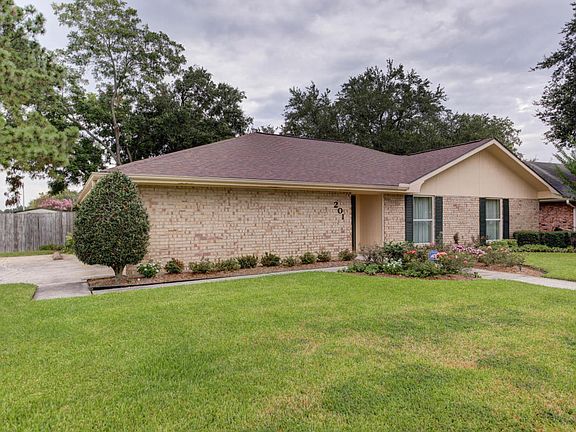 3rd image of 201 E Bluebird Dr