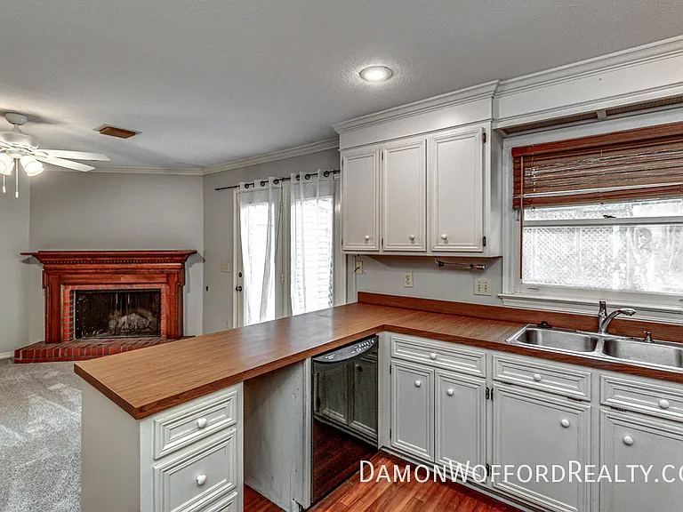 1435 Roxbury Ct — Photo 28