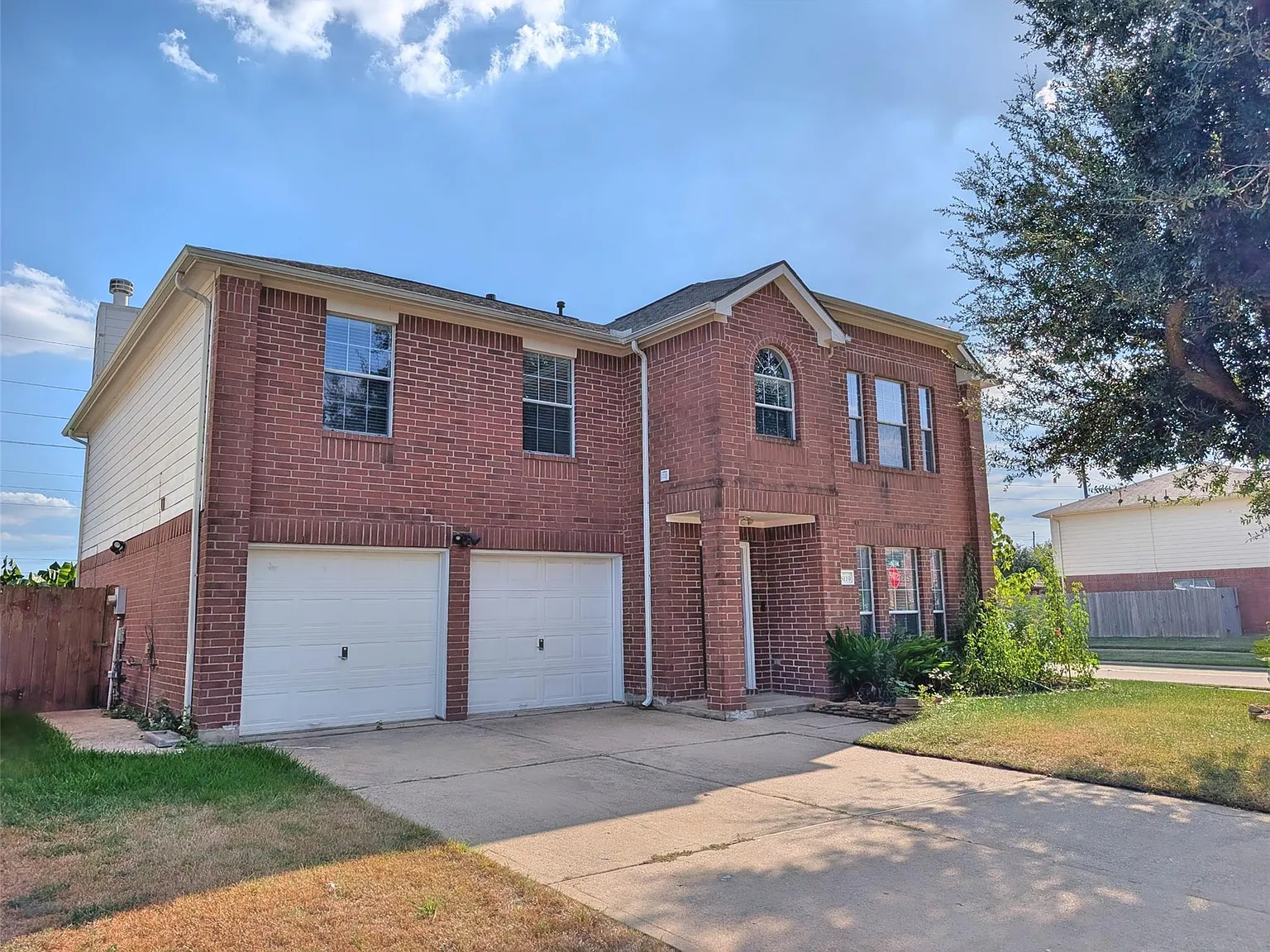 4 bed, 2.5 bath, 2719 sqft, $2,850 — Photo 2
