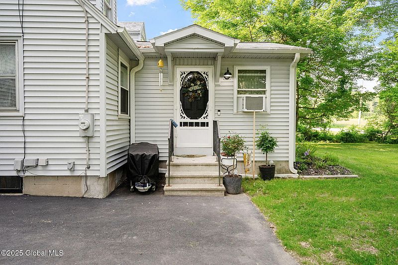3rd image of 106 Ashdown Road