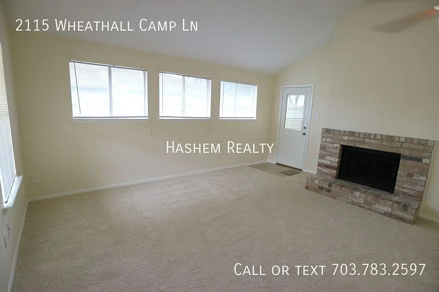 Lovely 2 Bedroom 2 Bath Home Available Now! — Photo 3