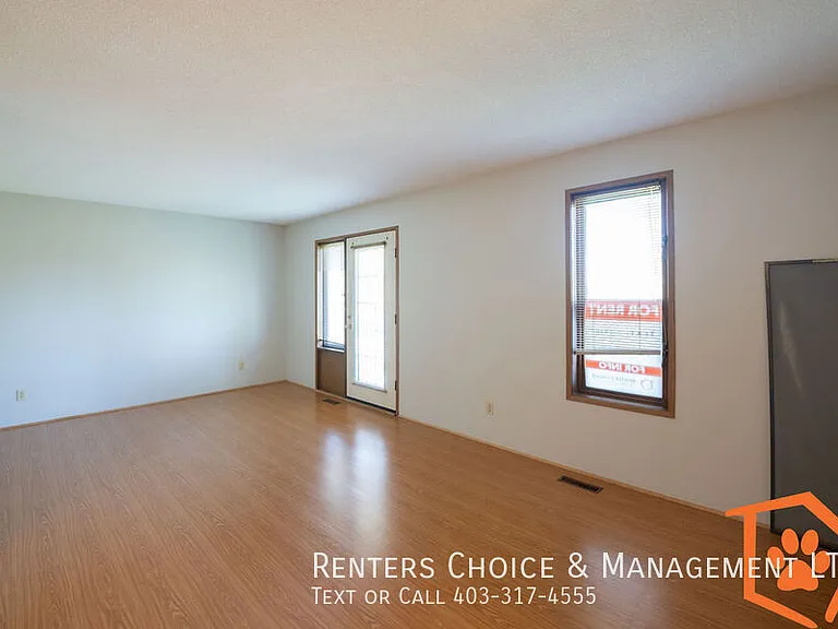 320 52nd Ave W #3 — Photo 4