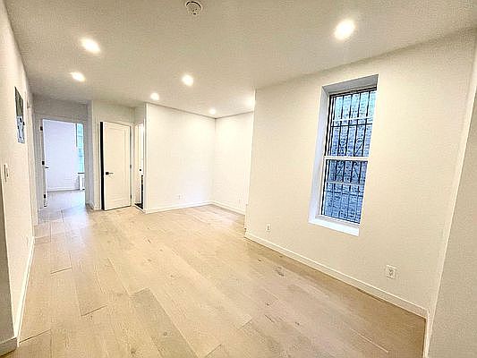 3rd image of 327 E 12th St APT 19